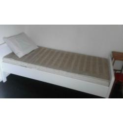 1 persoons bed met matras en matras beschermer