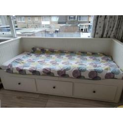 hemnes bed ikea met matras.