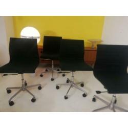 4 x Originele Eames ea 117 bureaustoel