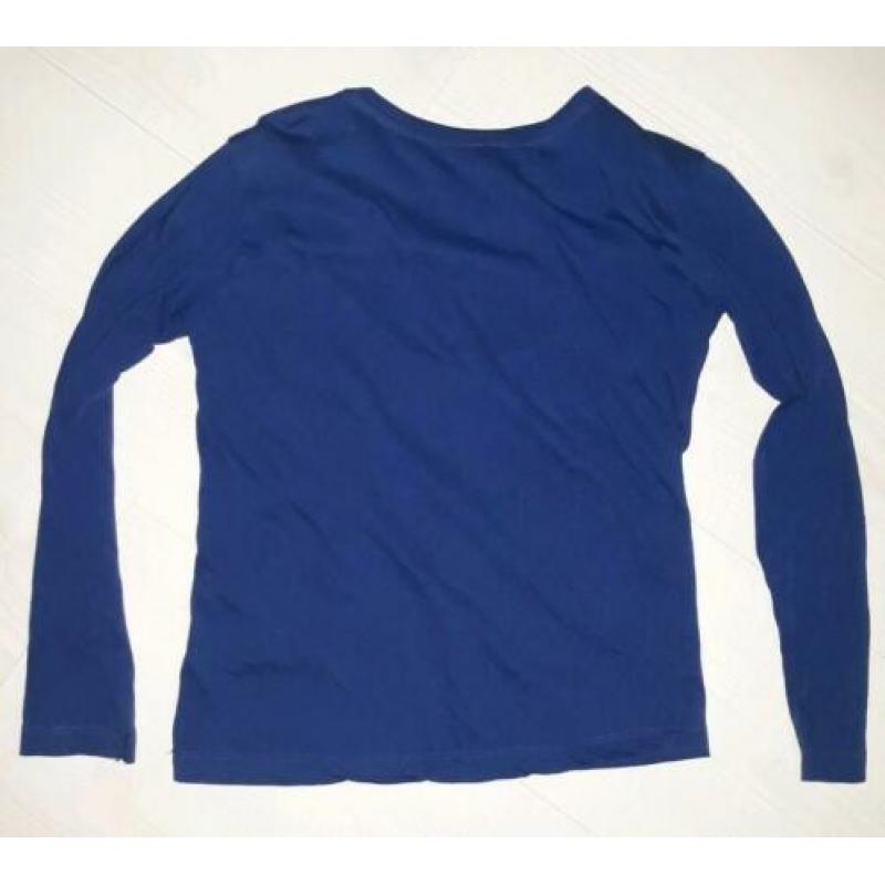 Blauw shirtje lange mouwen in mt 122-128 met sterren