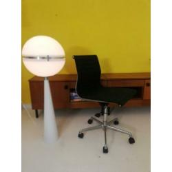 4 x Originele Eames ea 117 bureaustoel