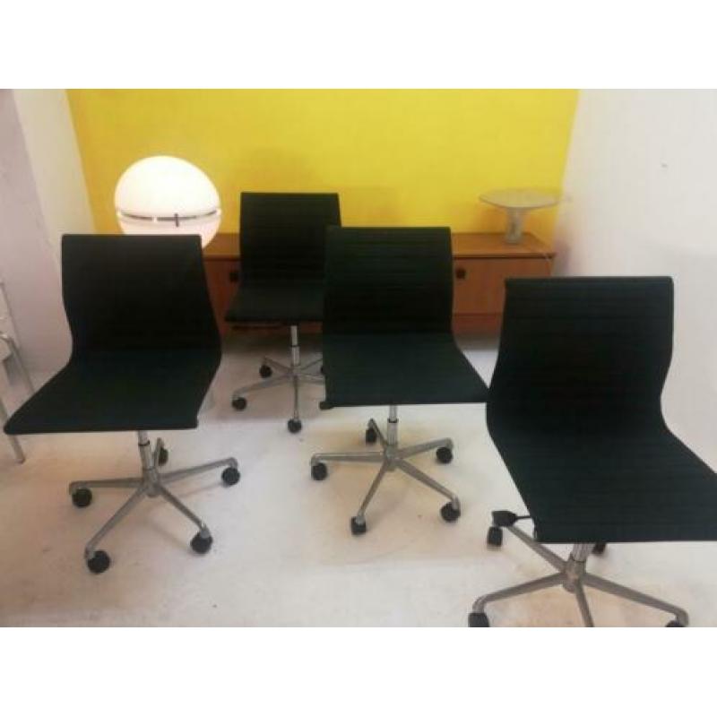 4 x Originele Eames ea 117 bureaustoel