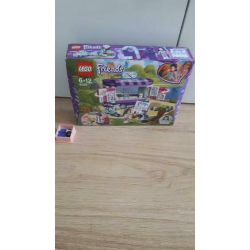 Leuke lego friends emma kunstkraam te koop.