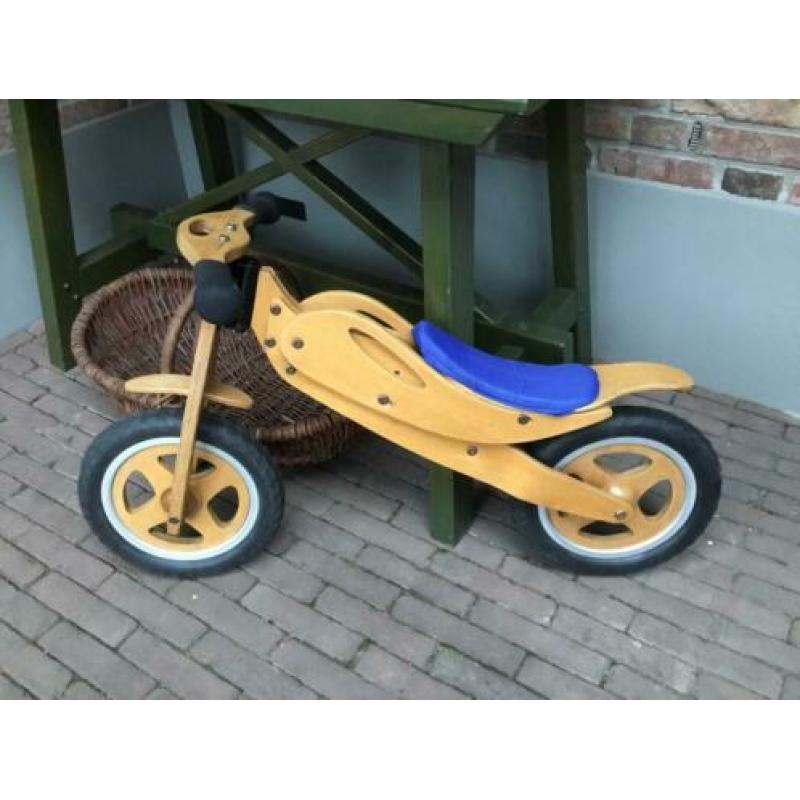 Houten loopfietsje