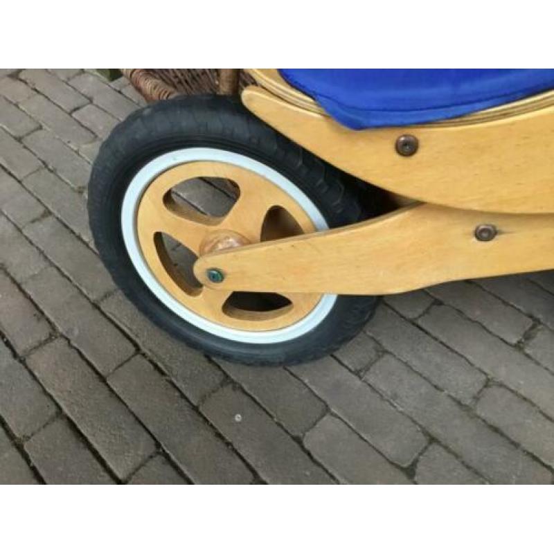 Houten loopfietsje