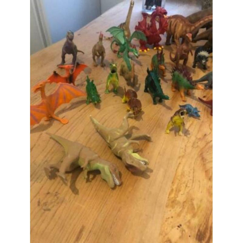 Leuke verzameling dinosauriers kunstof dino's