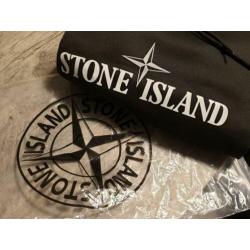 Stone Island Trui / Hoodie met Capuchon. Maat S (63 cm).