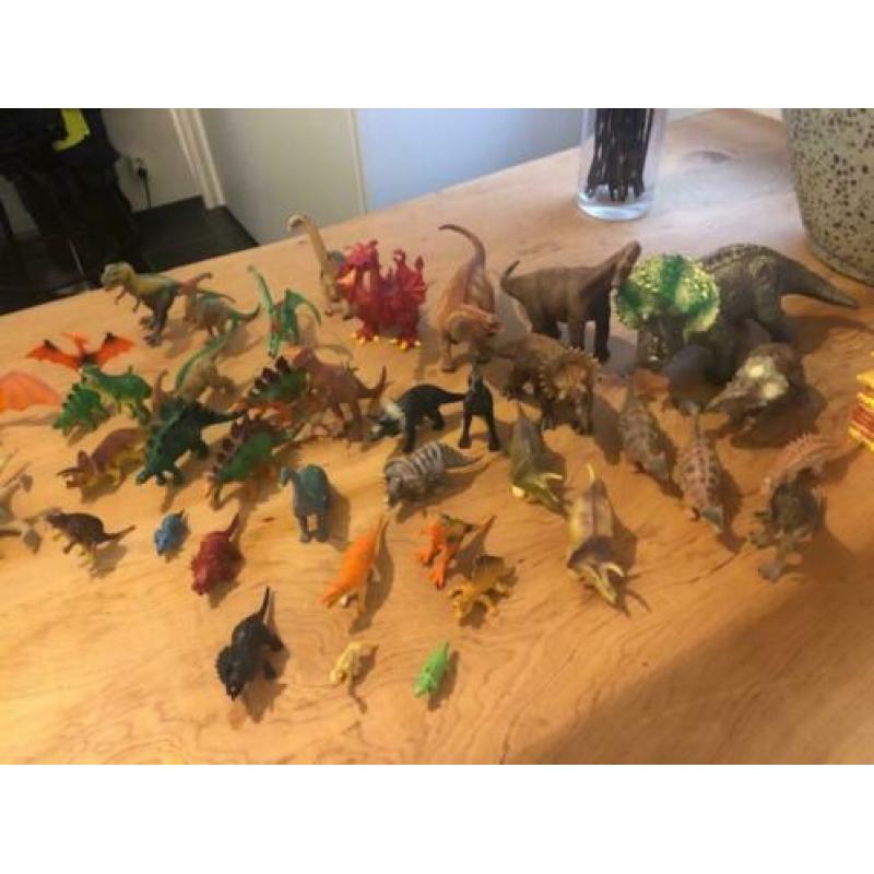 Leuke verzameling dinosauriers kunstof dino's