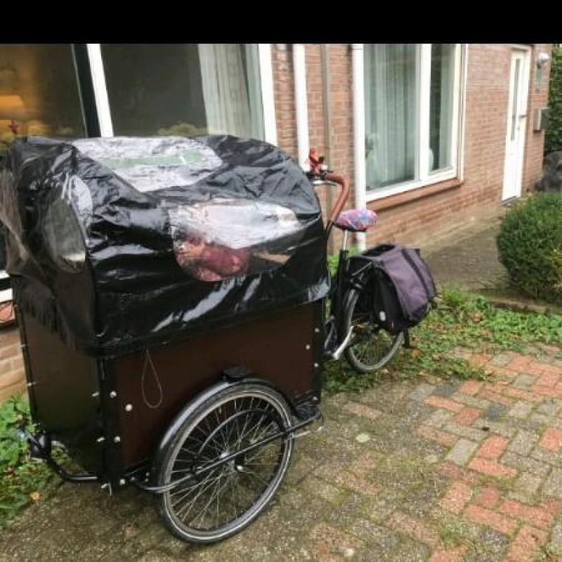 1 jaar oude bakfiets met regenhoes, 7 versnellingen