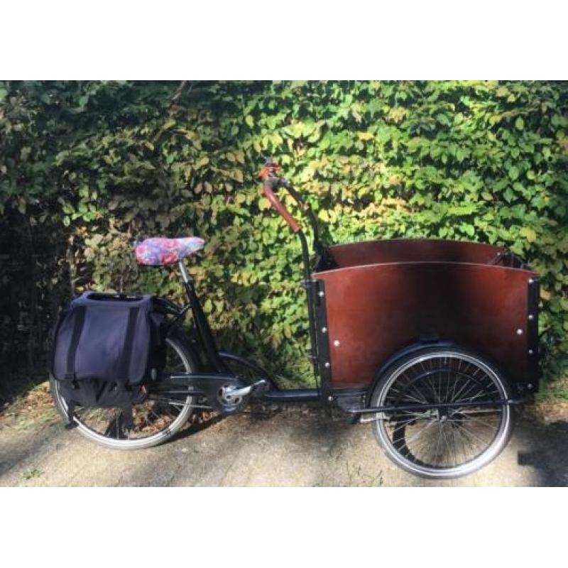 1 jaar oude bakfiets met regenhoes, 7 versnellingen